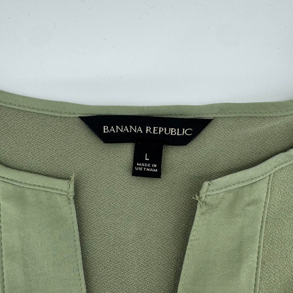 Banana Republic Split Neck Minimalist  Olive Green 3/4 Sleeve Top Large Office - Picture 4 of 10
